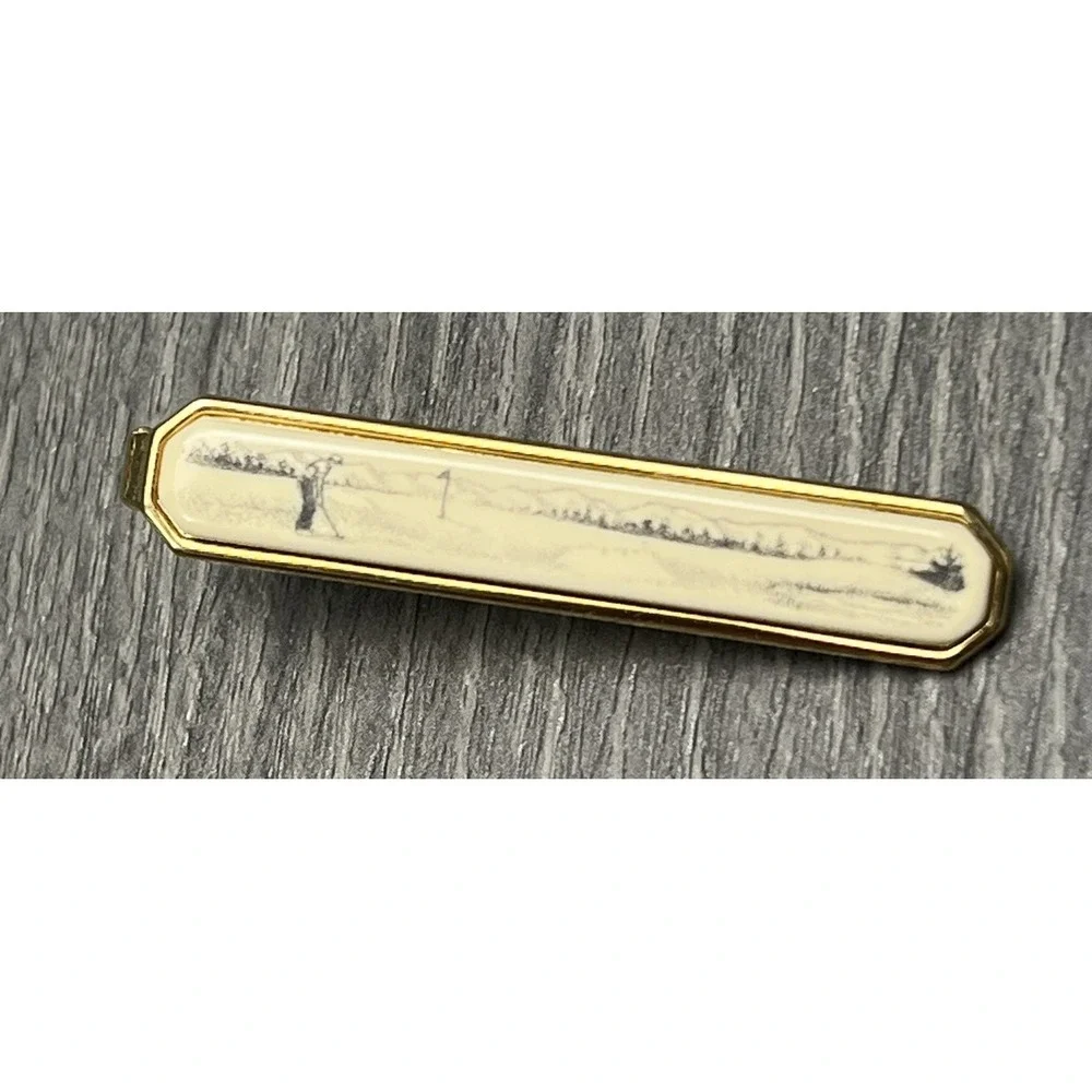 Vintage SWANK Men's Gold Tone Golf Scene Tie Clip Bar in Original Box‎